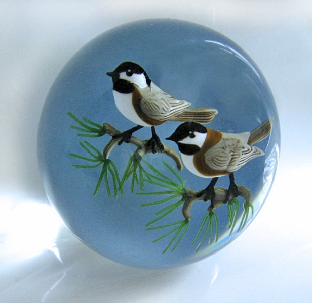 Farfalla Paperweight Ayotte Rick Kohlmeisen Chickadee RA 1055