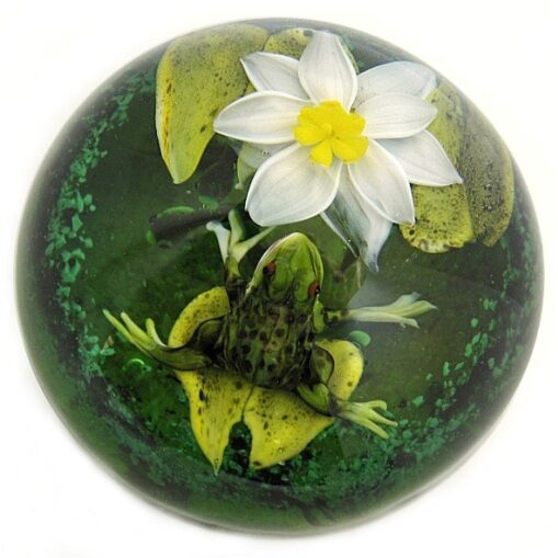 Farfalla Paperweight Ayotte Rick Leopard Frosch mit Seerose RA 1054