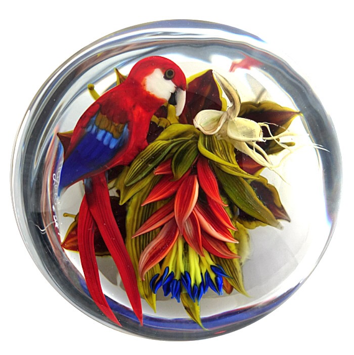 Farfalla Paperweight Ayotte Rick Scarlet Macaw mit Shrimp Flower RA 968 3