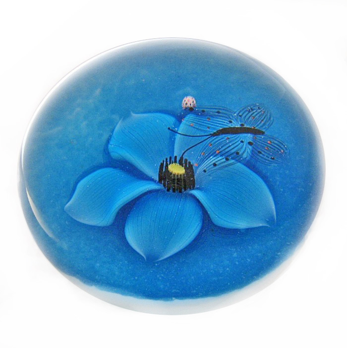 Farfalla Paperweight Baccarat Sur une fleur de pavot BC 622