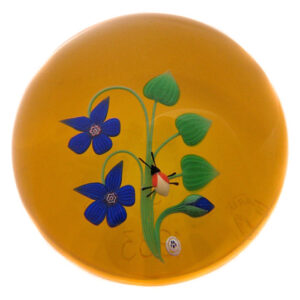 Farfalla Paperweight Baccarat Veilchen mit Kaefer BC 705