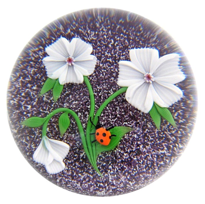 Farfalla Paperweight Baccarat Weisse Nelke mit Marienkaefer BC 724