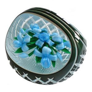 Farfalla Paperweight Banford Ray Koerbchen mit Irisbukett RB 887 2