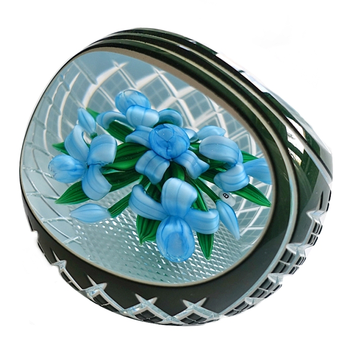 Farfalla Paperweight Banford Ray Koerbchen mit Irisbukett RB 887 2