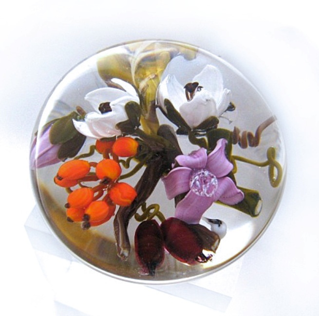 Farfalla Paperweight Bracht Stefan Autumn with orange berries SB 005