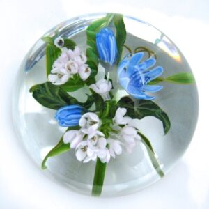 Farfalla Paperweight Bracht Stefan Blau und Weiss sucht das Licht SB 006