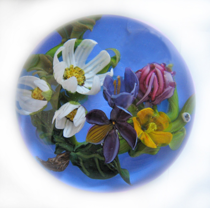 Farfalla Paperweight Bracht Stefan Bukett auf Delftblau SB 016