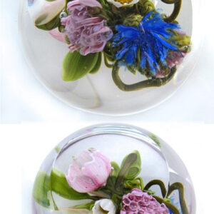 Farfalla Paperweight Bracht Stefan Kopfueber in den Blueten SB 013