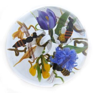 Farfalla Paperweight Bracht Stefan Tanz ueber den Blueten SB 038
