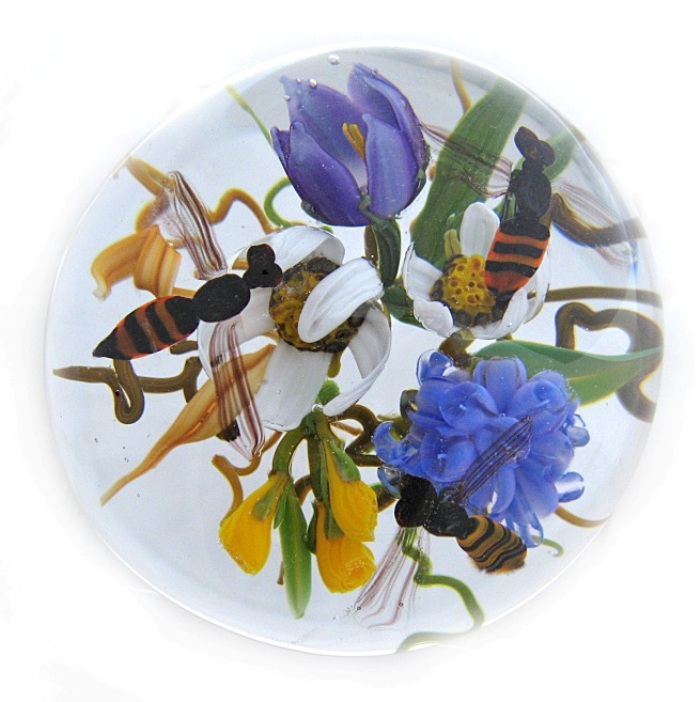 Farfalla Paperweight Bracht Stefan Tanz ueber den Blueten SB 038