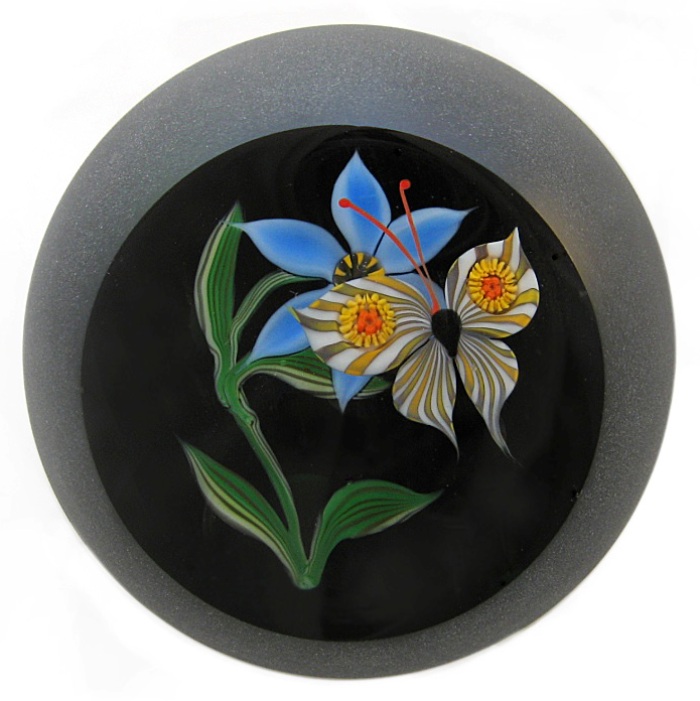 Farfalla Paperweight Buzzini Chris Correia Blaue Blume und Schmetterling CO CB 085 2