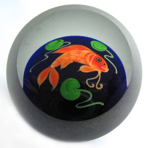 Farfalla Paperweight Buzzini Chris Correia Koi orangefarbener Zierkarpfen CO CB 195