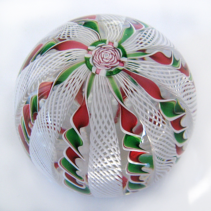 Farfalla Paperweight Cape Cod Glass Works Crown Weight gruen rot weiss CC 004 10