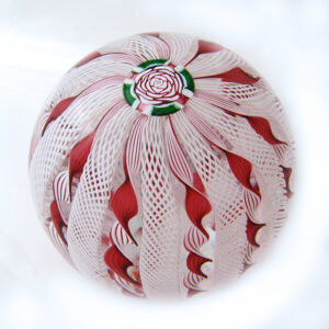 Farfalla Paperweight Cape Cod Glass Works Crown Weight weiss rot CC 004 11