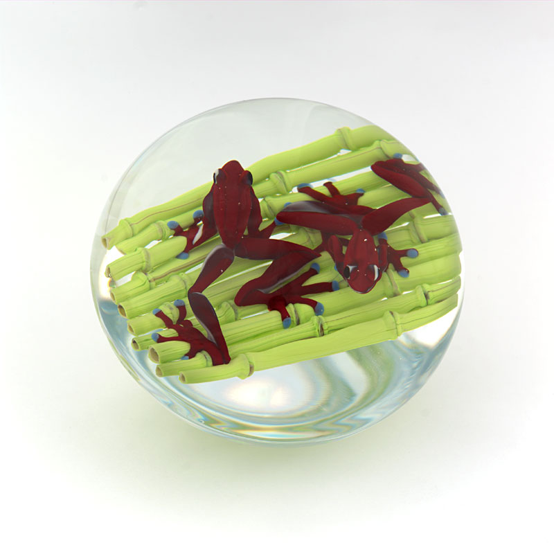Farfalla Paperweight D Onofrio Jim Rotbraune Froesche auf einem Floss DO 147