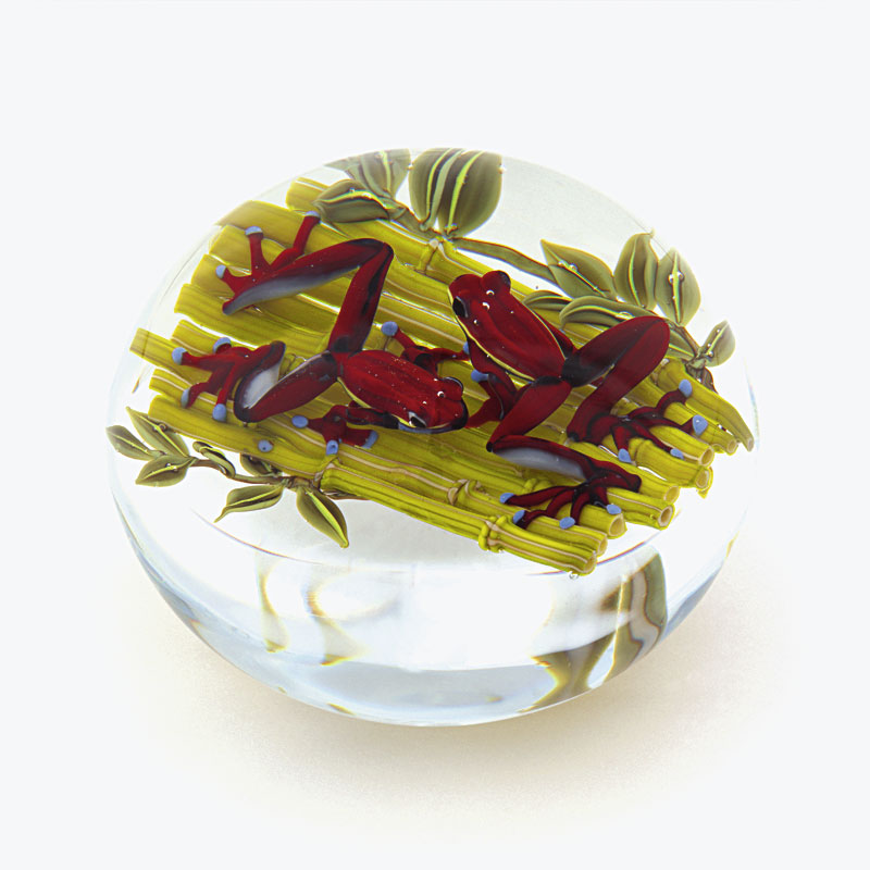 Farfalla Paperweight D Onofrio Jim Rotbraune Froesche auf einem Floss DO 151