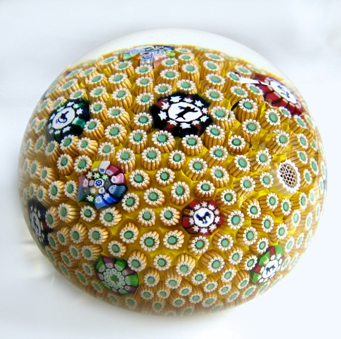 Farfalla Paperweight Deacons John Carpet Ground gelb JD 802