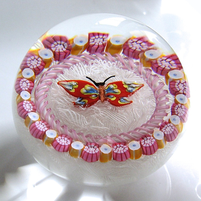 Farfalla Paperweight Deacons John Schmetterling auf Lace JD 1310