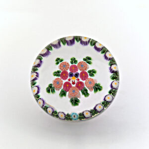 Farfalla Paperweight Ebelhare Drew Kranz aus weissen Clichy Rosen DE018
