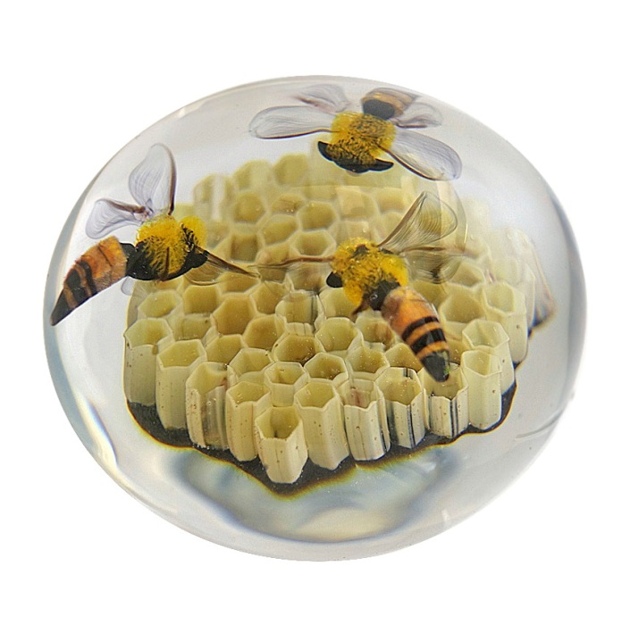 Farfalla Paperweight Graeber David Bienenwabe Honey bees with hive DG 171