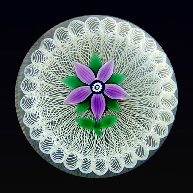 Farfalla Paperweight Holmes Peter Selkirk Glass Lila Blume Lace Koerbchen SK 083