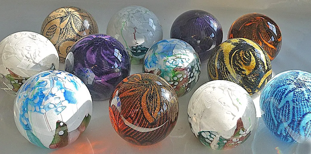 Farfalla Paperweight IoW 12