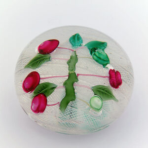 Farfalla Paperweight Kirschen auf Lace 0337 Pantin