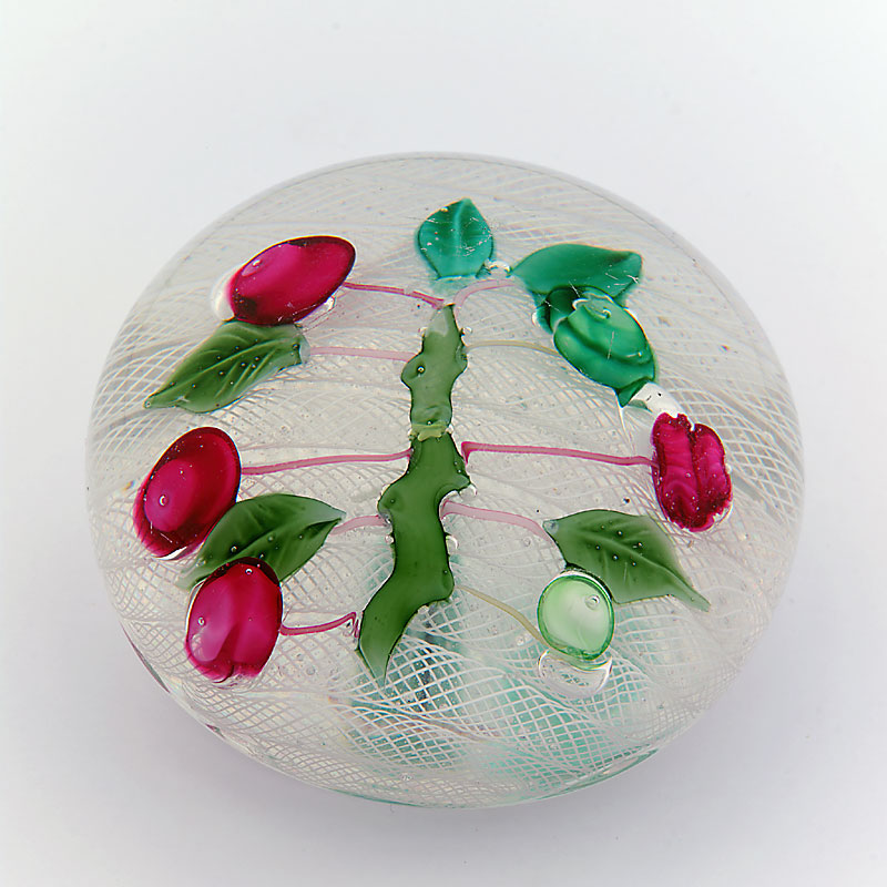 Farfalla Paperweight Kirschen auf Lace 0337 Pantin