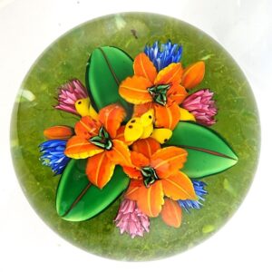 Farfalla Paperweight Loesel Richard Blumen Arrangement Farbenpraechtig RL 2303