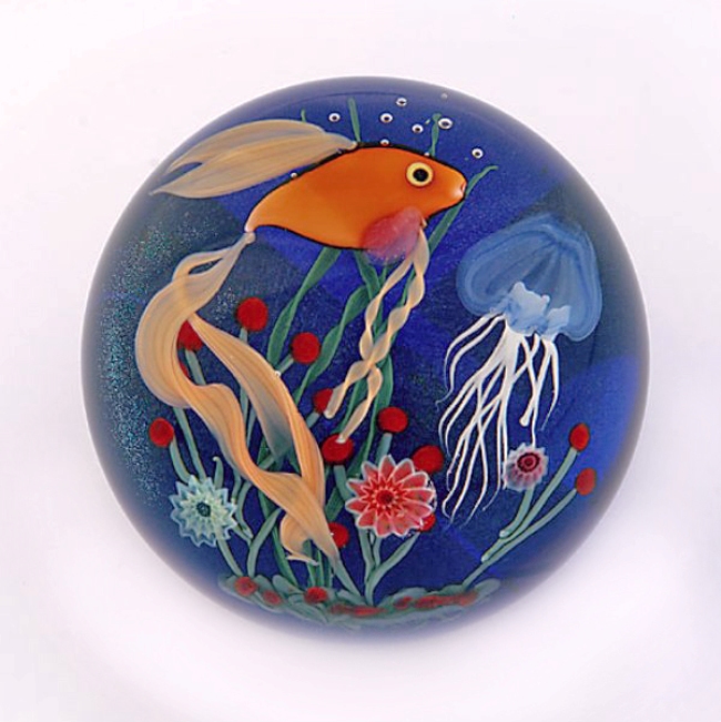 Farfalla Paperweight Lundberg Steven Kampffisch mit Qualle LS 113M