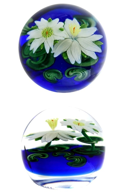 Farfalla Paperweight Lundberg Steven Lotusbluetenteich LS 105M