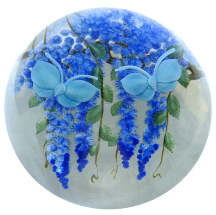 Farfalla Paperweight Lundberg Studios Blaue Glyzinie und Schmetterlinge LS 173B 3