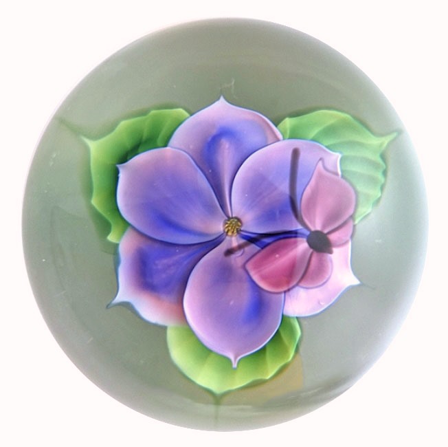 Farfalla Paperweight Lundberg Studios Clematis mit Schmetterling LS 170