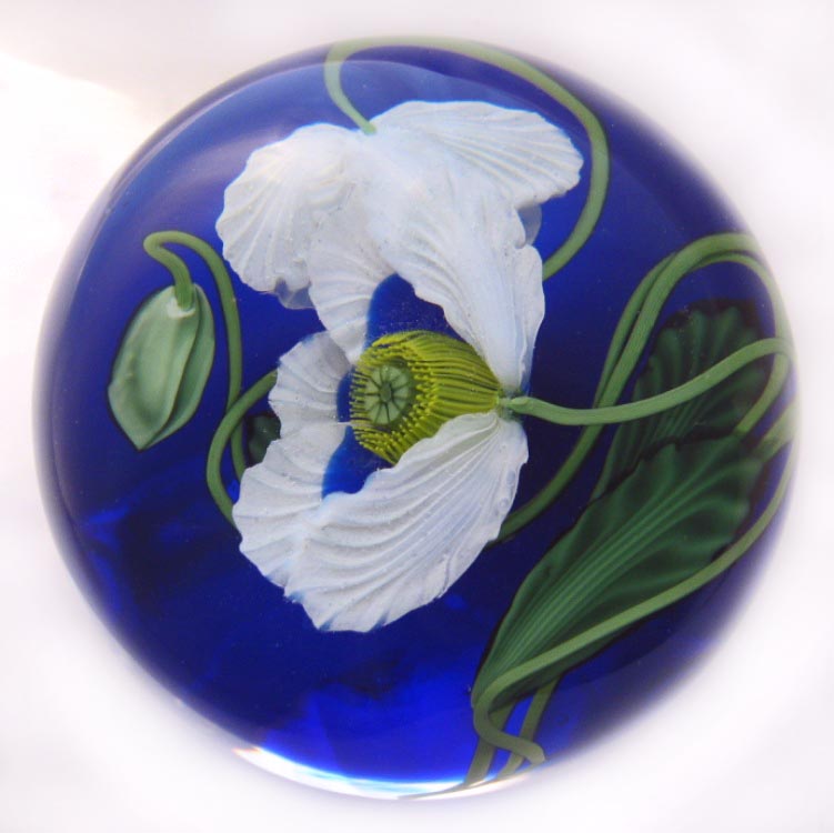 Farfalla Paperweight Lundberg Studios Weisse Mohnblueten LS 146WB