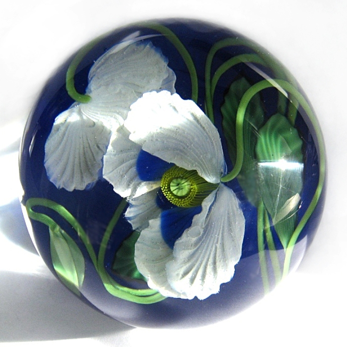 Farfalla Paperweight Lundberg Studios Weisse Mohnblueten LS 146WBM 2