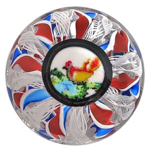 Farfalla Paperweight MacNaught Damon Hahn im Korb DMN 2401