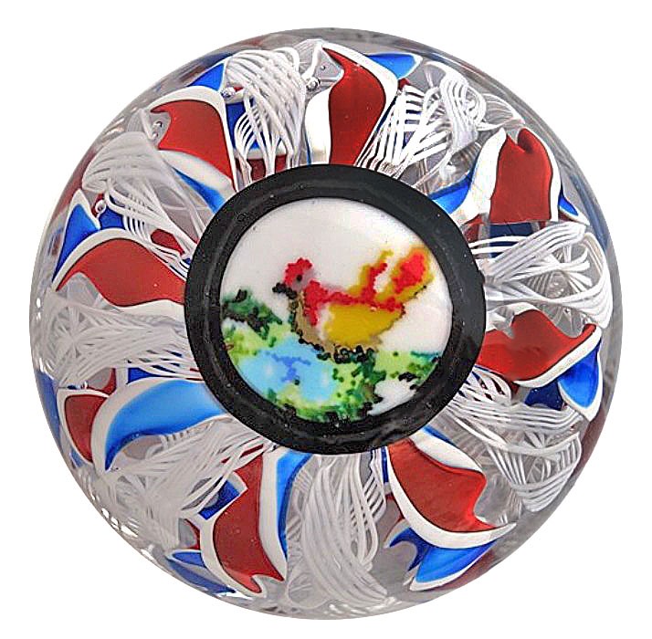 Farfalla Paperweight MacNaught Damon Hahn im Korb DMN 2401