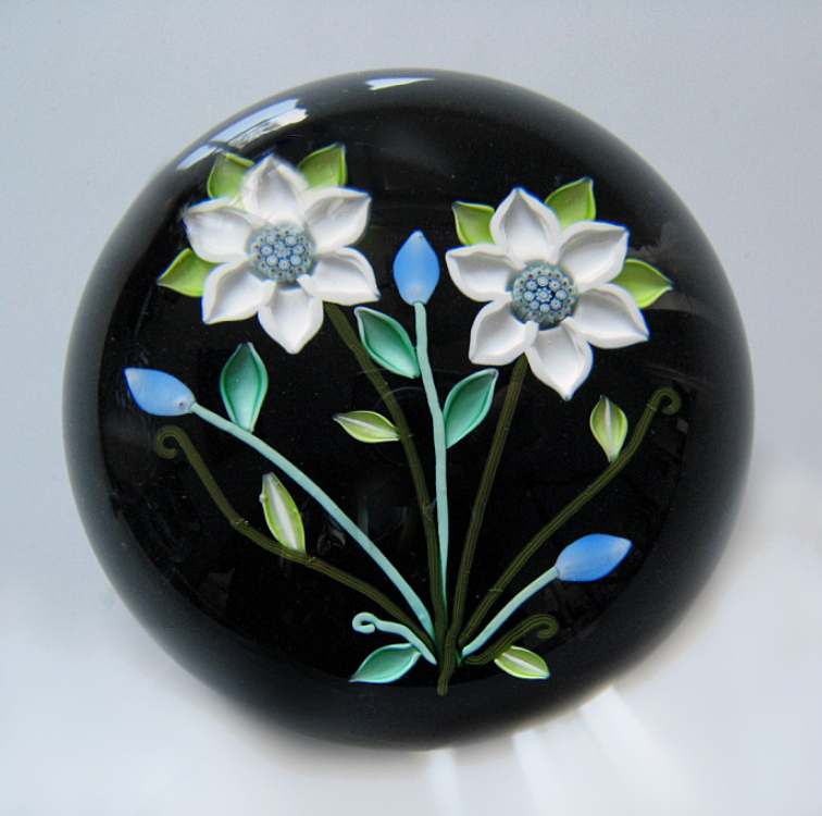 Farfalla Paperweight McDougall Peter White Flowers PMcD 855