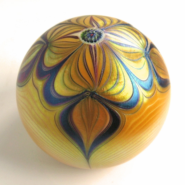 Farfalla Paperweight Orient Flume Geometric gold irisierend OF 100 25