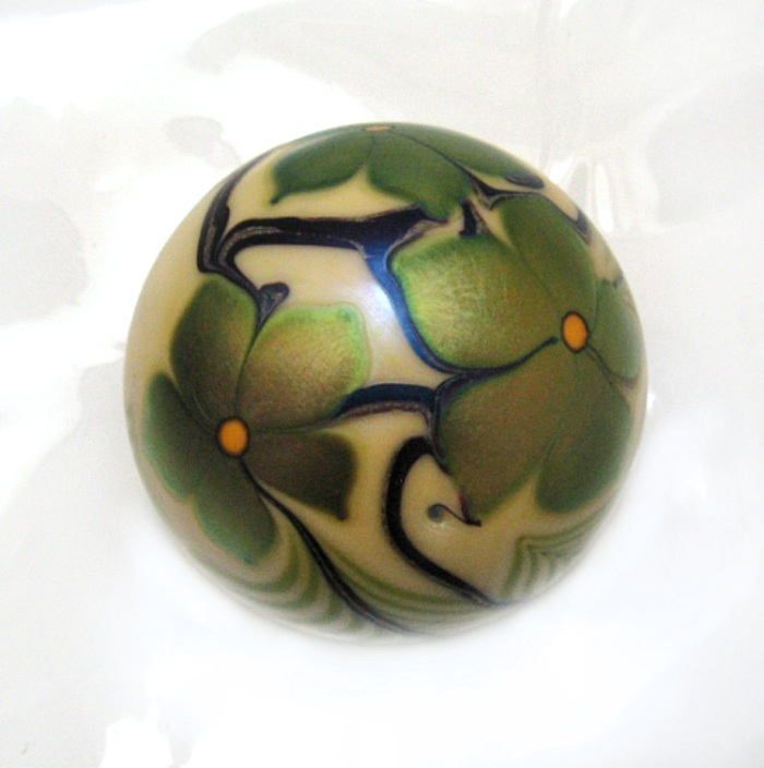 Farfalla Paperweight Orient Flume Iridescent Flowers OF 100 76