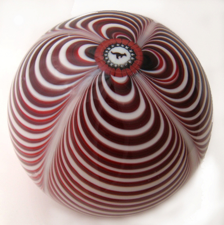 Farfalla Paperweight Orient Flume Marbrie mit Kaenguruh Silhouette OF 104 83