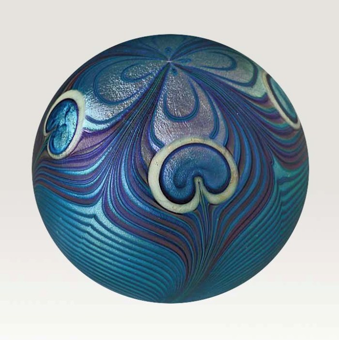 Farfalla Paperweight Orient Flume Peacock Feather blau OF 100 76 3