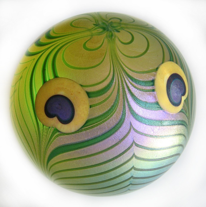 Farfalla Paperweight Orient Flume Peacock Feather gold OF 100 17