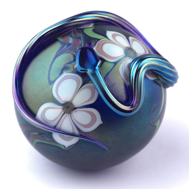 Farfalla Paperweight Orient Flume Snake on Flowers and Vines OF 700