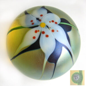 Farfalla Paperweight Orient Flume Weisse Lilienbluete OF 106 85