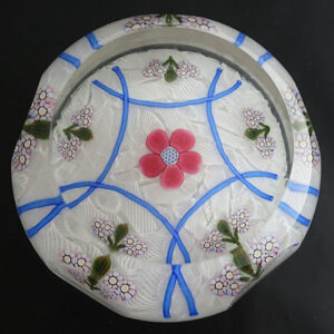 Farfalla Paperweight Perthshire Stilisierte Blumen unter Arkaden PP 2001