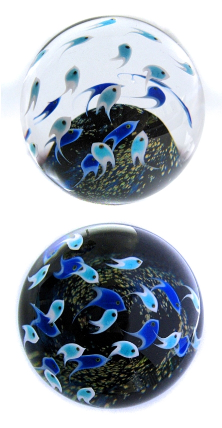 Farfalla Paperweight Richardson Cathy Touchstone Glass Fischschwarm blau CR 072 2