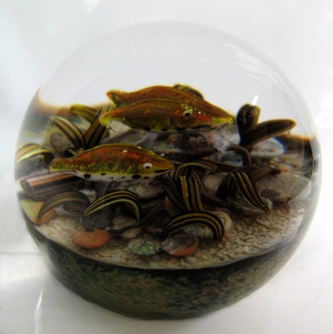 Farfalla Paperweight Richardson Cathy Touchstone Glass Lachse im Fluss CR 127
