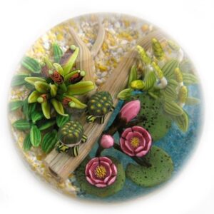 Farfalla Paperweight Richardson Cathy Touchstone Glass Schildkroeten am Seerosenteich CR 1225 3