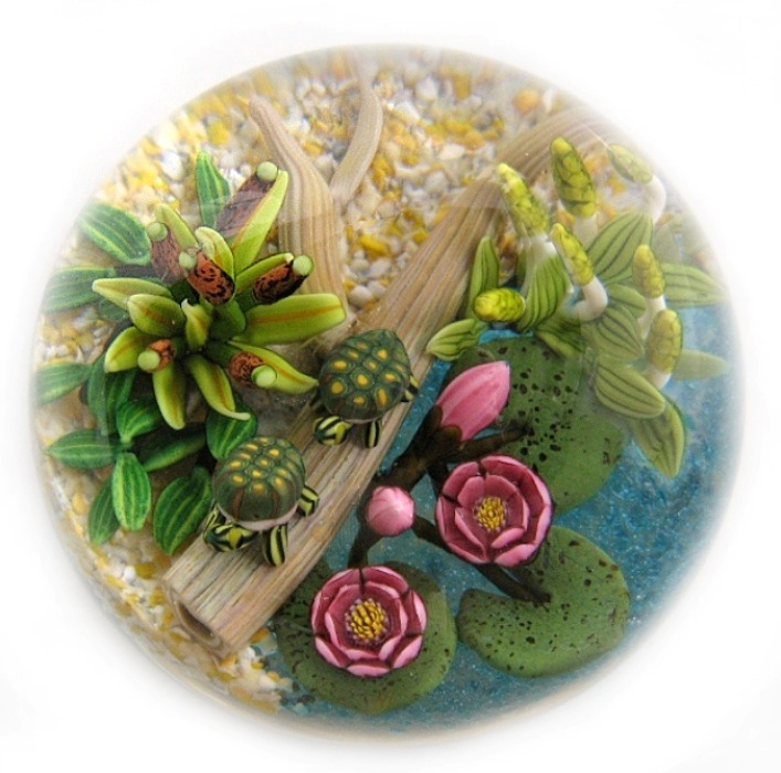 Farfalla Paperweight Richardson Cathy Touchstone Glass Schildkroeten am Seerosenteich CR 1225 3
